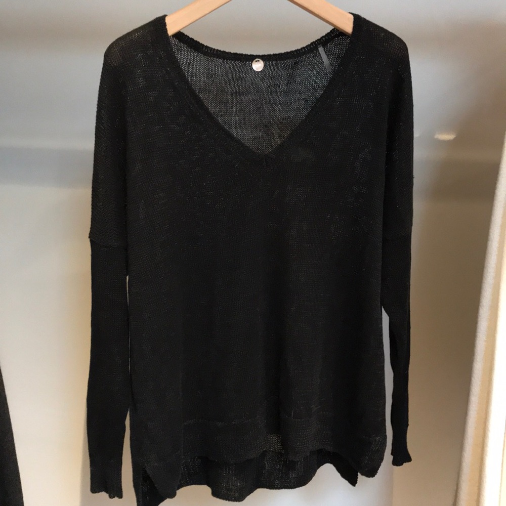 Margaret O’Leary linen vneck sweater